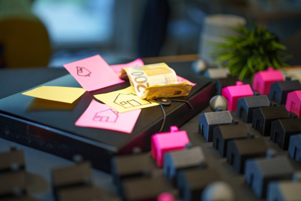 固定費削減で効果が高い3つの見直しポイント｜家計改善の第一歩